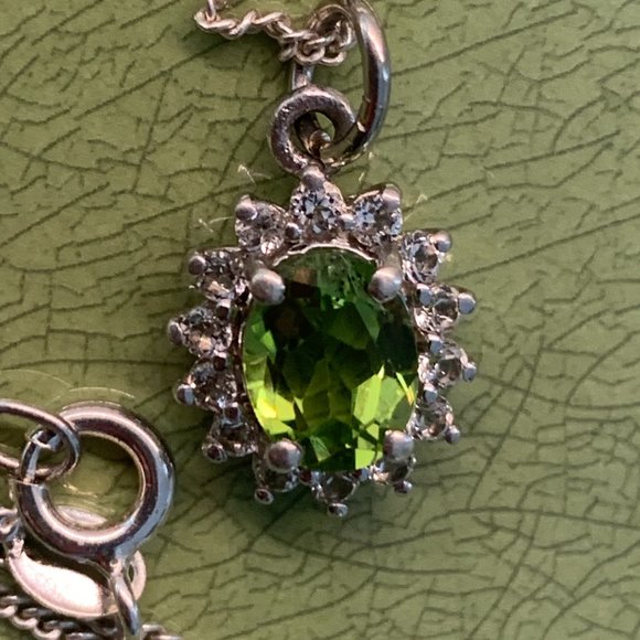 Regal Sterling Silver Pendant Including Petite Chain. - Picture 13 of 14